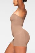 תמונת כל הלוק של STRAPLESS SHORTIE BODYSUIT